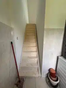 Escalier en bois d’accès aux combles aménagés
