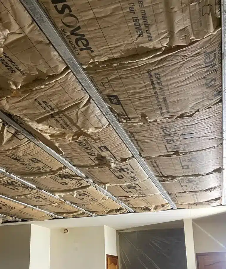 isolation des murs et plancher Yvelines Isolant mince réfléchissant posé sous la toiture